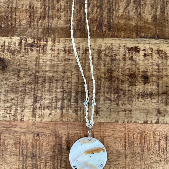 Shell necklace - Picture 4 of 4